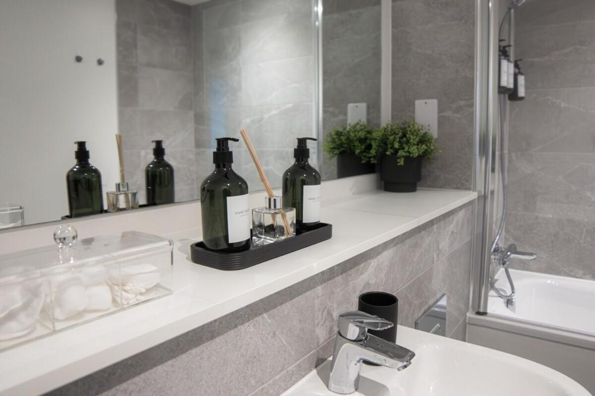 Luxury Mcr 2Bed,2Bath Apartment- Central Location! Manchester Extérieur photo